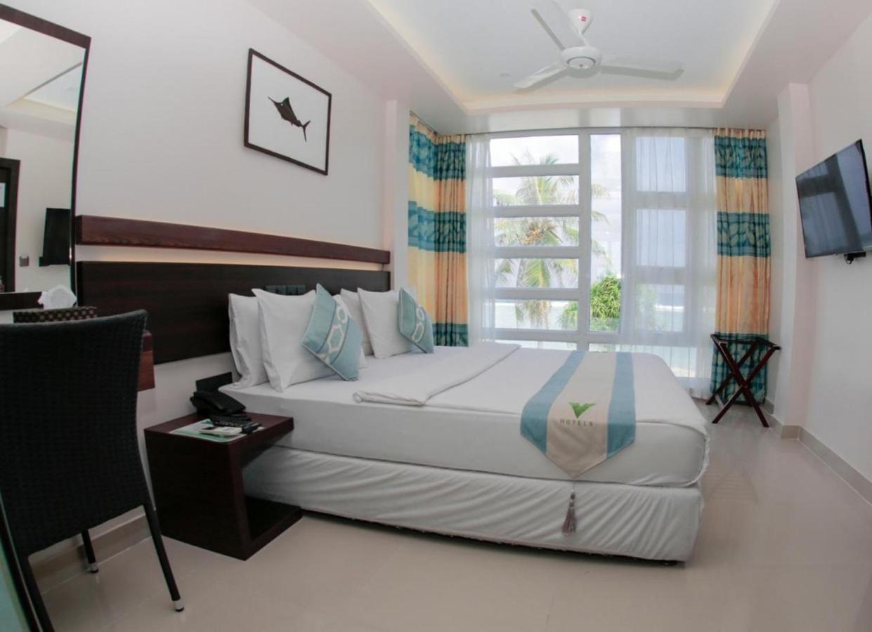 The White Harp Beach Hotel Malé Exterior foto