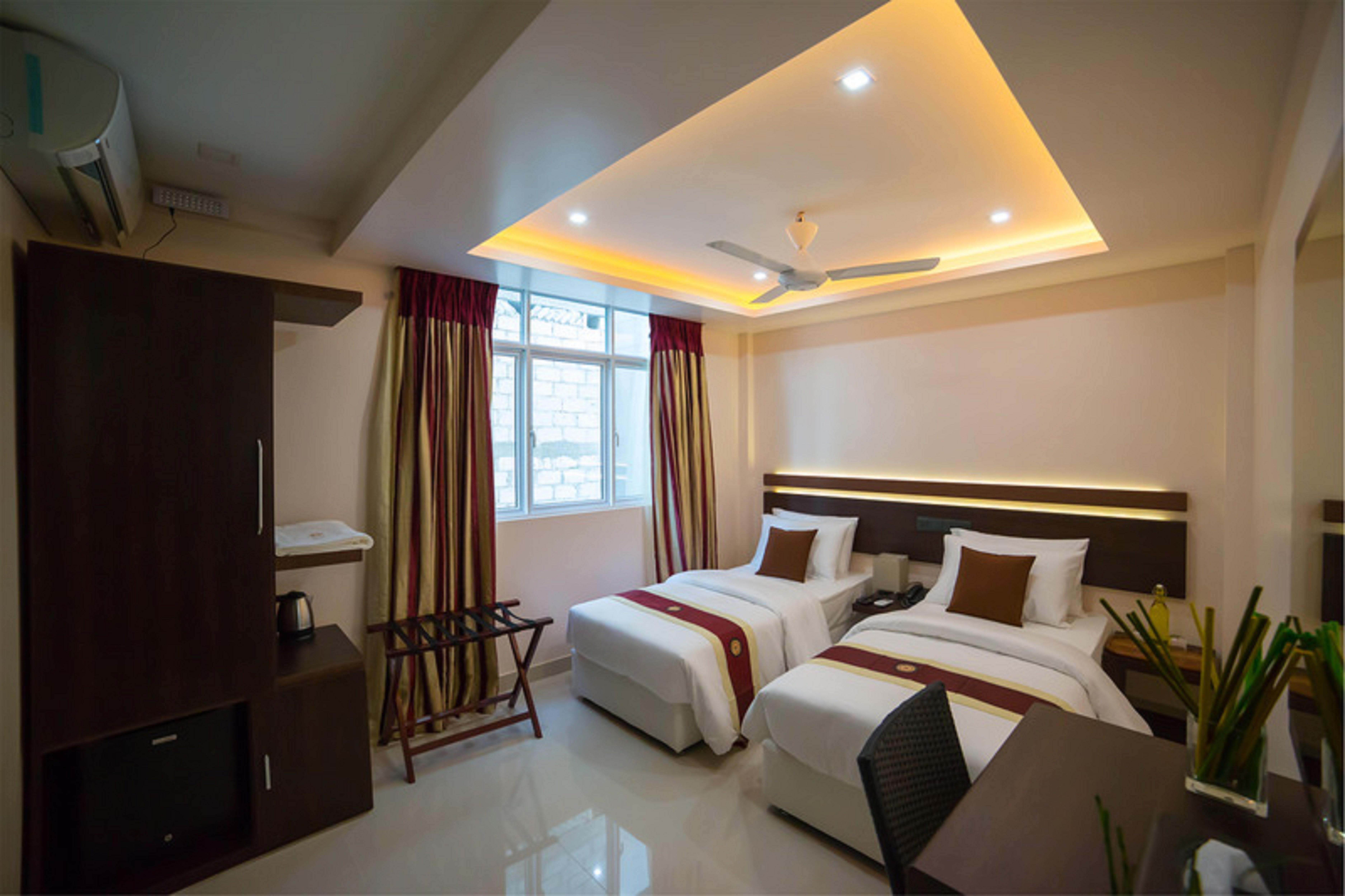The White Harp Beach Hotel Malé Exterior foto