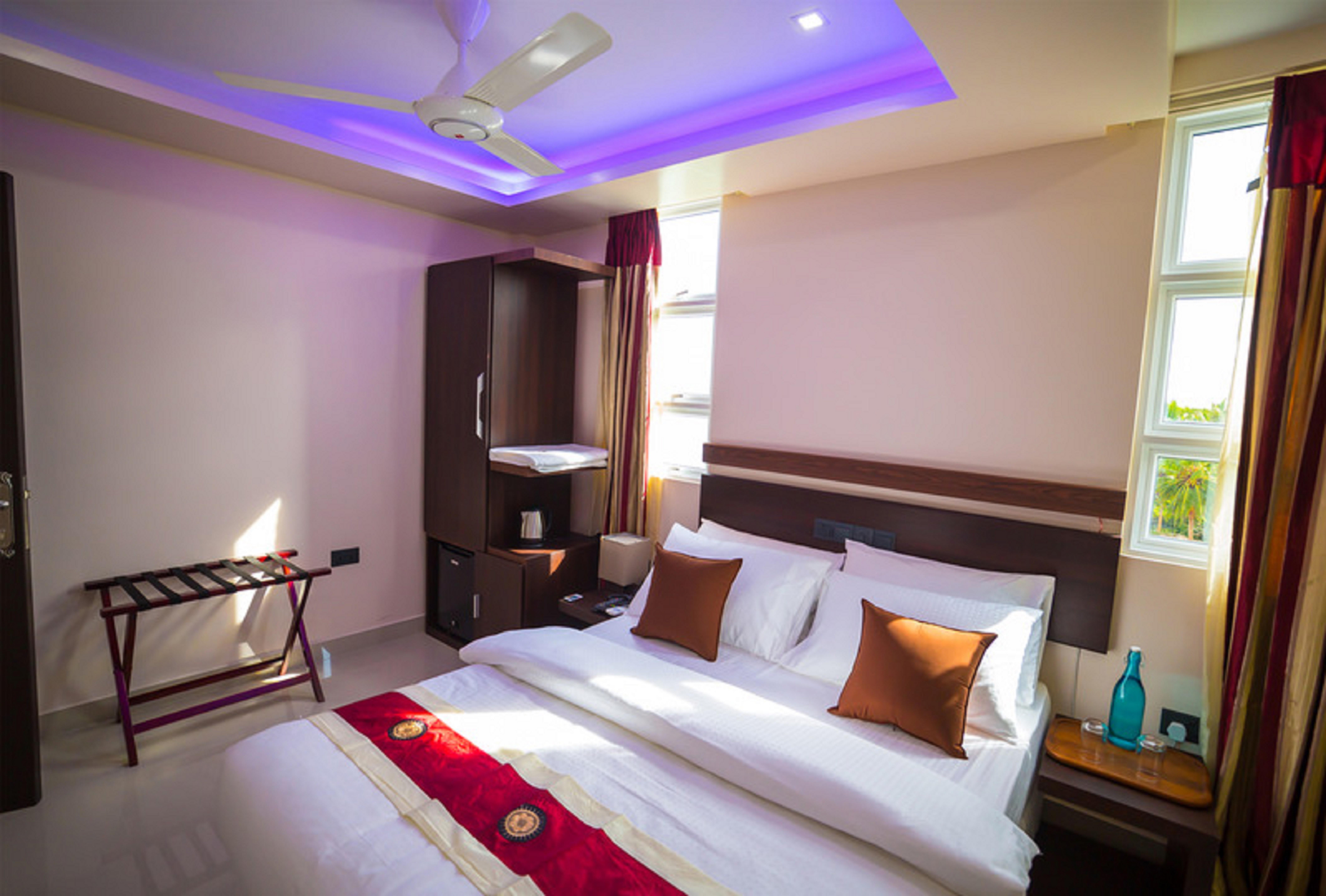The White Harp Beach Hotel Malé Exterior foto
