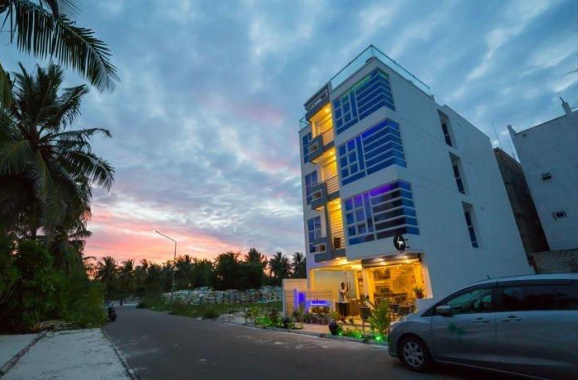 The White Harp Beach Hotel Malé Exterior foto
